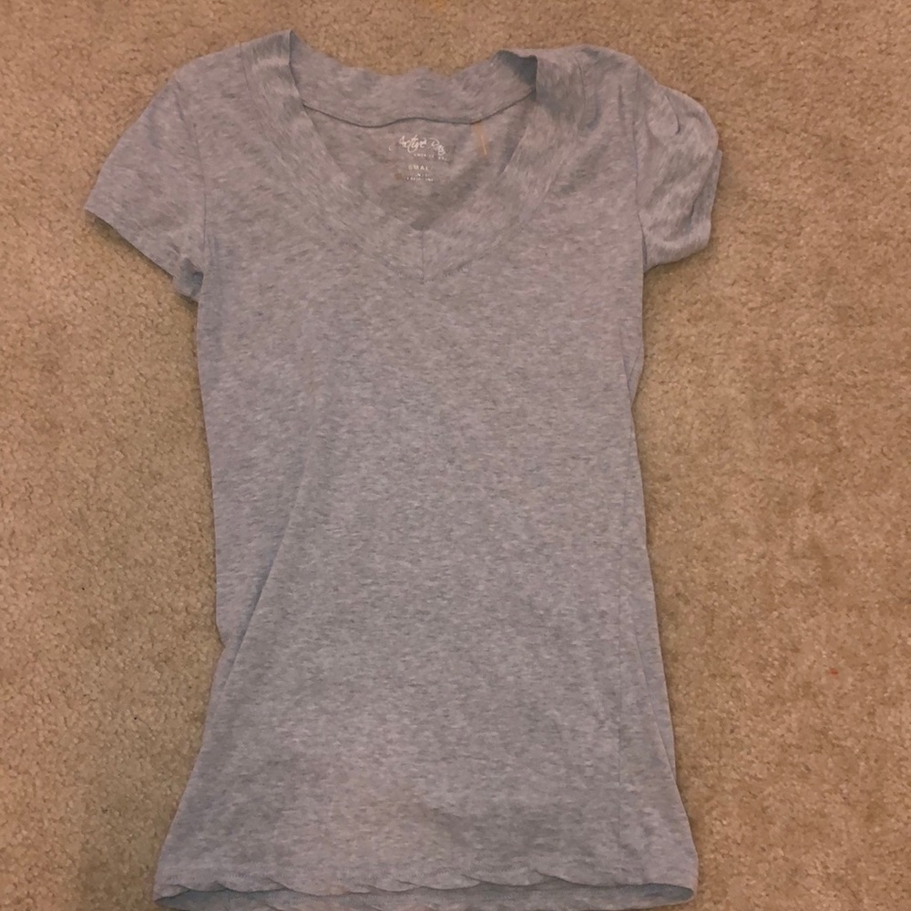 Active Basic American Brand V-Neck T-Shirt